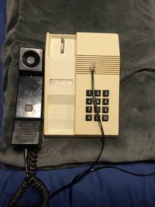 Teléfono fijo vintage beige