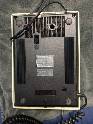 Teléfono fijo vintage beige