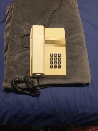 Teléfono fijo vintage beige