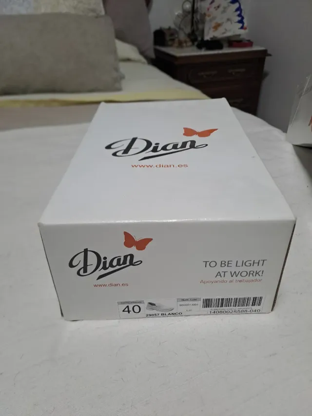 Zapatos de trabajo Dian blancos talla 40