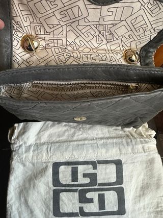 Bolso Gloria Ortiz Piel Acolchado Gris cadena