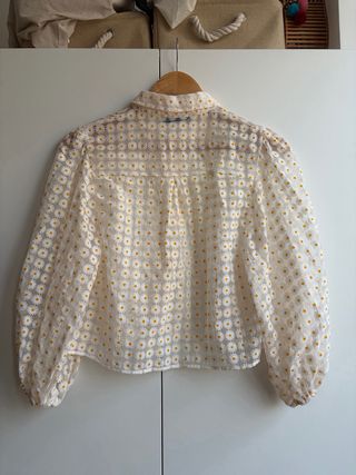 Blusa Zara flores blancas y amarillas