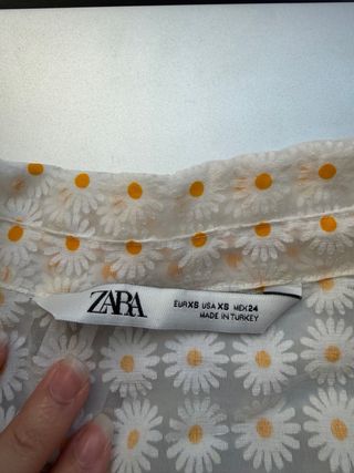Blusa Zara flores blancas y amarillas