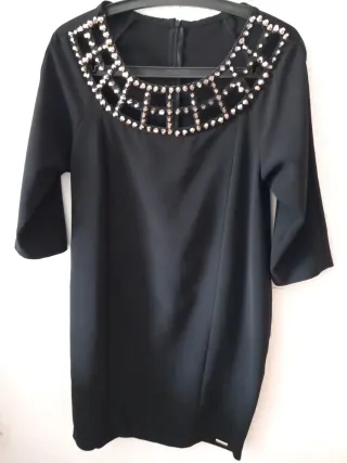 Vestido negro con pedrería S/M
