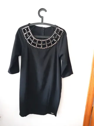 Vestido negro con pedrería S/M