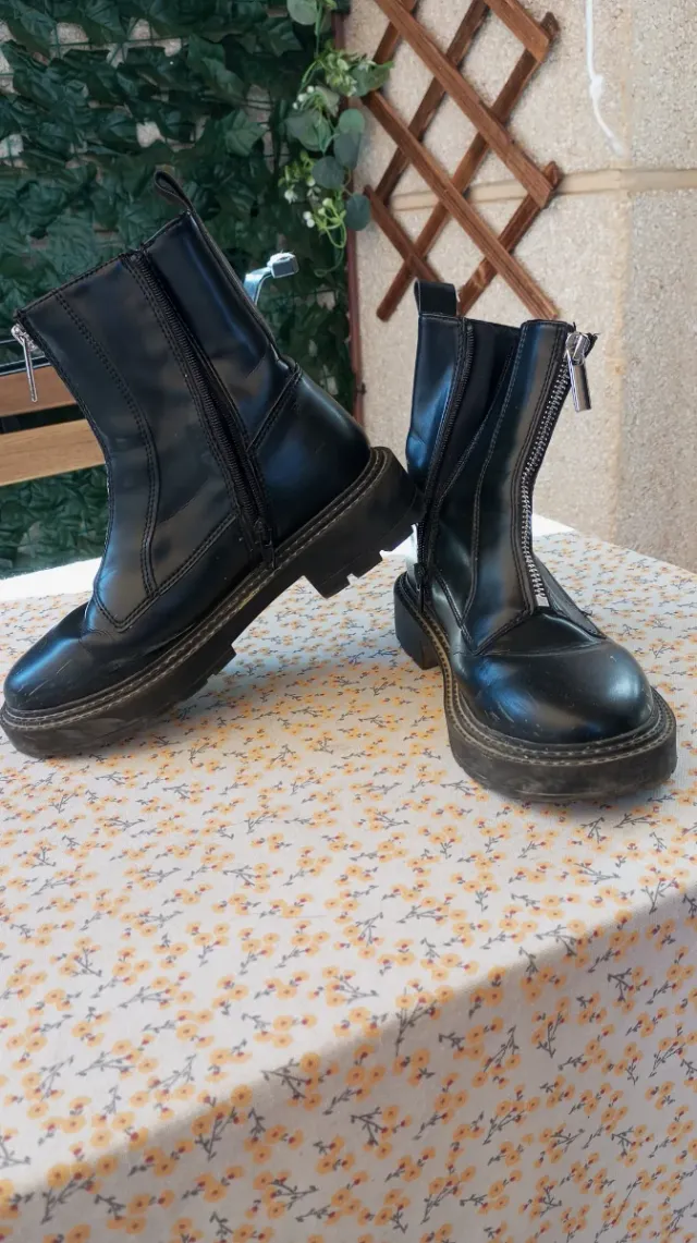 Botas negras con cremallera talla 33