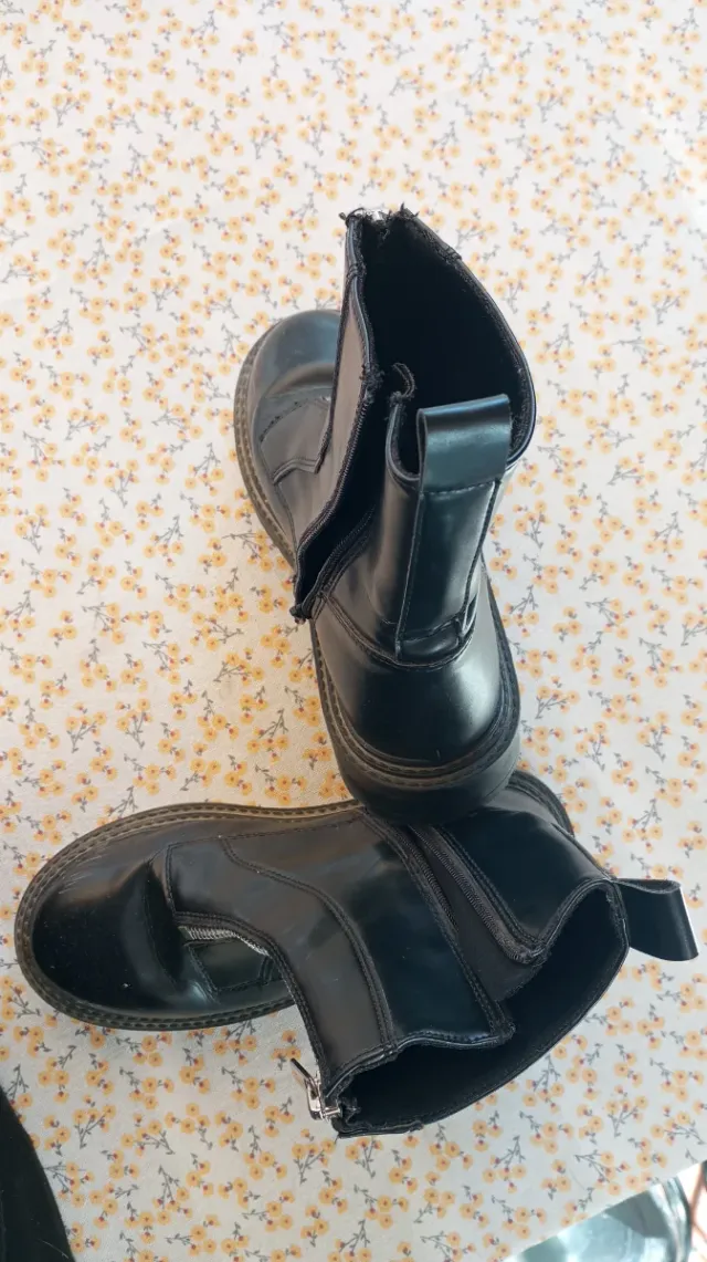 Botas negras con cremallera talla 33