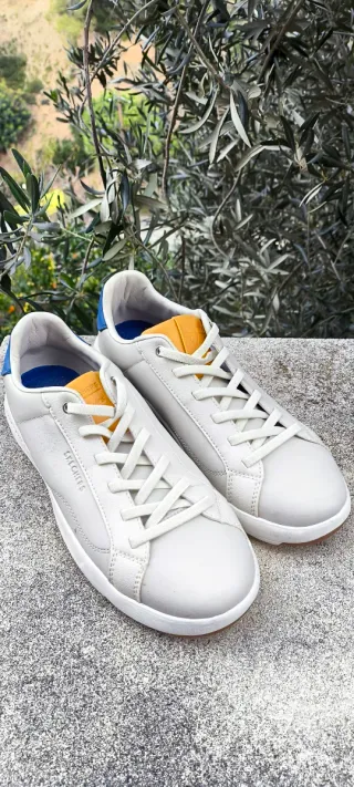 Zapatillas Skechers Piel Blancas/beige y Azules.