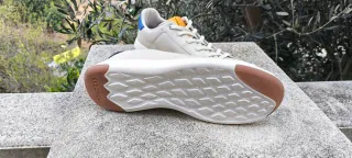 Zapatillas Skechers Piel Blancas/beige y Azules.