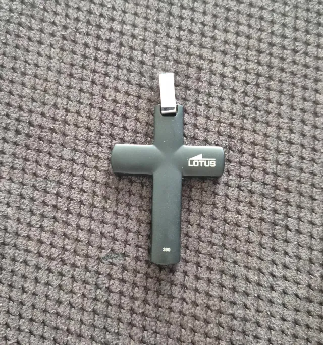 Colgante Cruz Lotus Negro/plateado