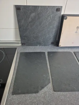 Lote 4 platos aperitivo pizarra y 1 cerámica