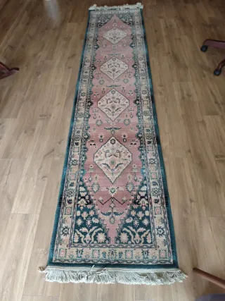 Tappeto da corridoio rosa e blu elettrico