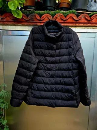 Cazadora acolchada negra chica