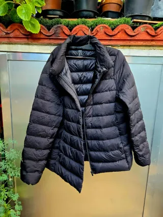 Cazadora acolchada negra chica