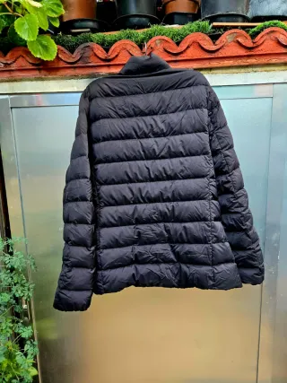 Cazadora acolchada negra chica