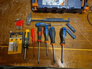 Lote Herramientas Varias:  Martillo, Destor, ingle