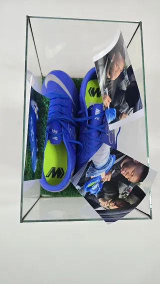 Botas de fútbol firmadas por Vinicius Jr.