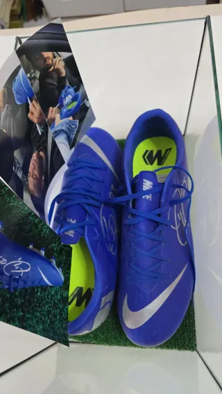 Botas de fútbol firmadas por Vinicius Jr.