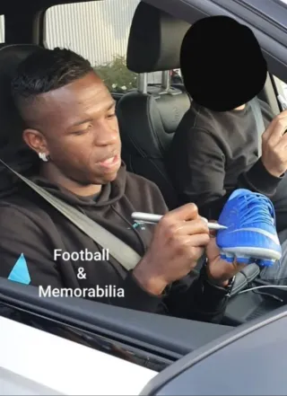 Botas de fútbol firmadas por Vinicius Jr.