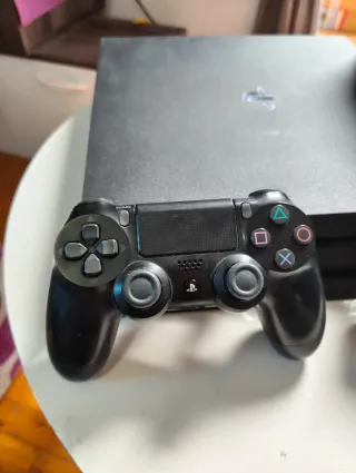 PS4 Pro 1TB + 2 Mandos + 9 Juegos