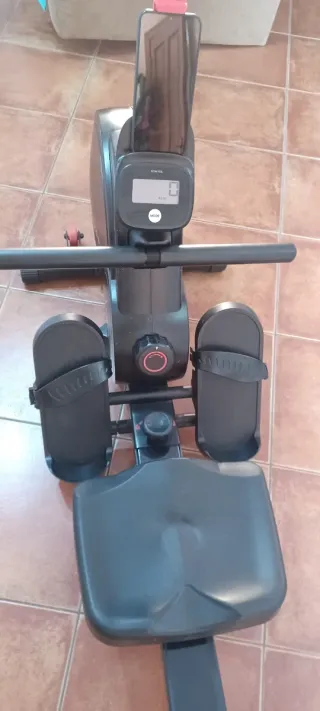 Máquina de remo negra