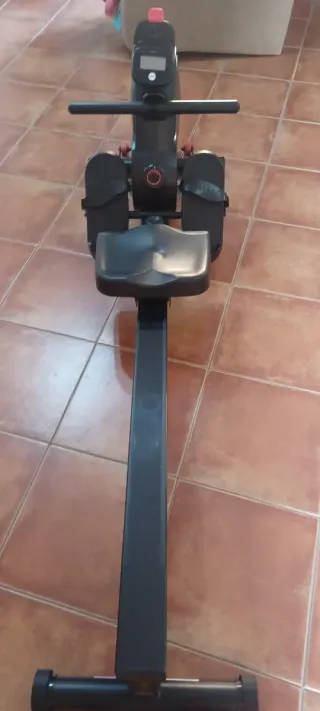 Máquina de remo negra