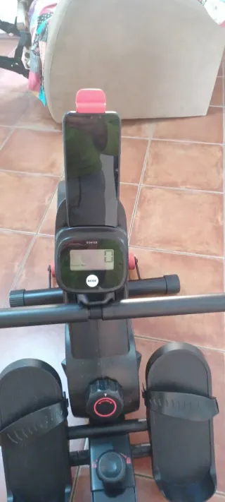 Máquina de remo negra