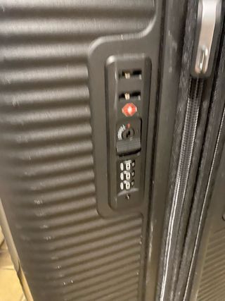 Maleta American Tourister Soundbox 67cm Negra