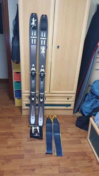 Esquís de travesía negros