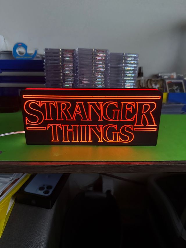 Lightbox Stranger Things efecto Neón
