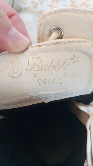 Botas beige con cordones y cremaller talla 32