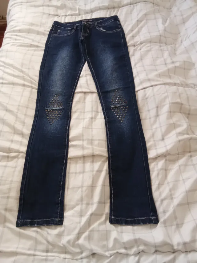 Pantalón vaquero mujer con tachuelas