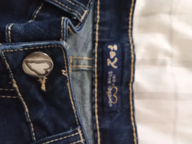 Pantalón vaquero mujer con tachuelas