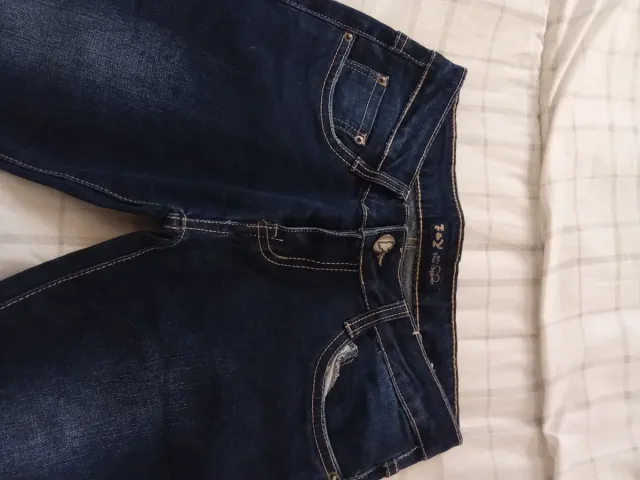 Pantalón vaquero mujer con tachuelas