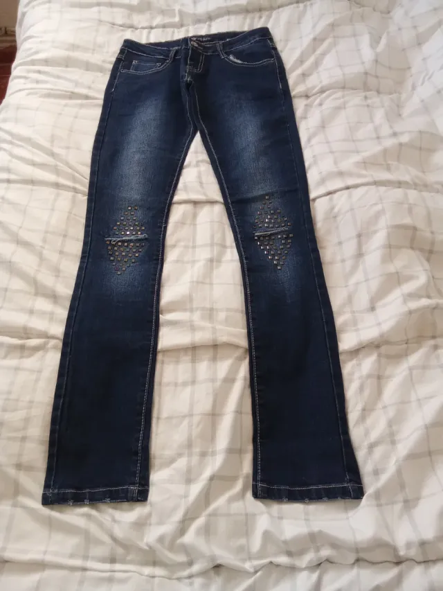 Pantalón vaquero mujer con tachuelas