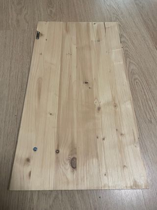 Puerta de madera con tirador