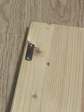 Puerta de madera con tirador