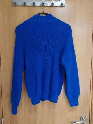 Jersey azul cuello alto