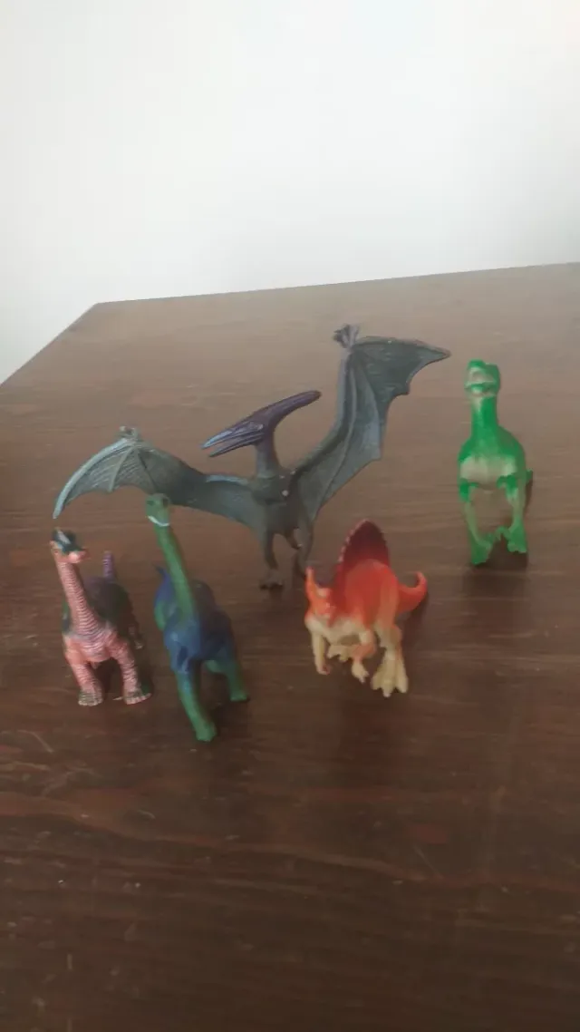Lote de dinossauros de brinquedo