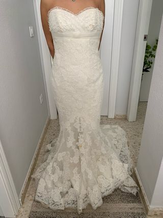 Vestido de novia con velo y bolso