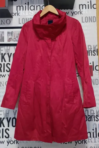 Gabardina mujer roja