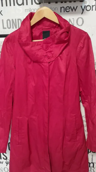 Gabardina mujer roja