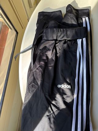 Pantalón chándal Adidas negro