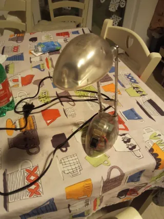 Lampada da tavolo orientabile