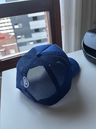 Gorra Seesonss Azul con Diseño Blanco