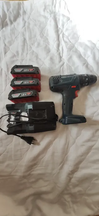 Taladro Percutor Bosch GSB 18V-21 + 3 Batería y ca