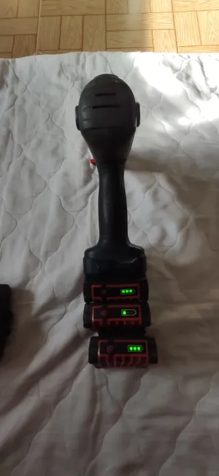 Taladro Percutor Bosch GSB 18V-21 + 3 Batería y ca