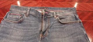 PANTALÓN VAQUERO CABALLERO TOMMY HILFIGER W32.