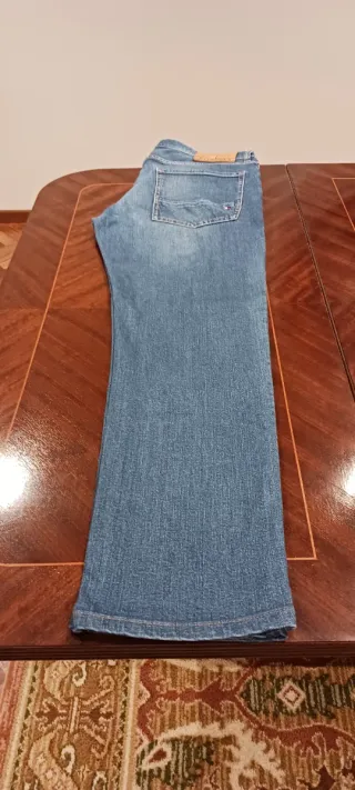PANTALÓN VAQUERO CABALLERO TOMMY HILFIGER W32.
