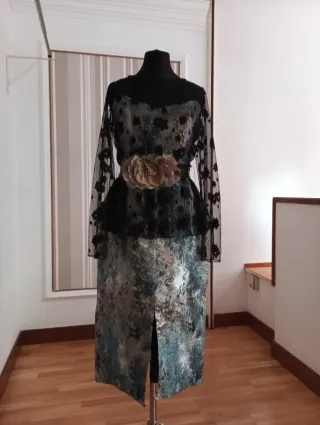 Vestido de fiesta negro y multicolor